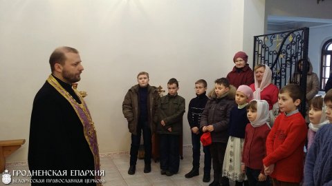 Духовник воскресной школы Свято-Покровского собора провел встречу с учащимися Духовник воскресной школы Свято-Покровского собора провел встречу с учащимися