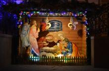 «Предпразднуем, людие, Христово Рождество…» - у входа в Свято-Покровский собор установлен вертеп «Предпразднуем, людие, Христово Рождество…» - у входа в Свято-Покровский собор установлен вертеп