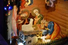 «Предпразднуем, людие, Христово Рождество…» - у входа в Свято-Покровский собор установлен вертеп «Предпразднуем, людие, Христово Рождество…» - у входа в Свято-Покровский собор установлен вертеп
