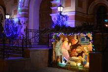 «Предпразднуем, людие, Христово Рождество…» - у входа в Свято-Покровский собор установлен вертеп «Предпразднуем, людие, Христово Рождество…» - у входа в Свято-Покровский собор установлен вертеп