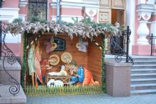 «Предпразднуем, людие, Христово Рождество…» - у входа в Свято-Покровский собор установлен вертеп «Предпразднуем, людие, Христово Рождество…» - у входа в Свято-Покровский собор установлен вертеп