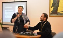 «Христианские отношения в супружестве»: гостями в клубе православного общения при Покровском соборе были протоиерей Павел Сердюк и матушка Вероника Владимировна