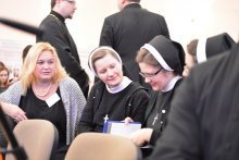 ...Жизнь и Любовь - вот те краеуголные камни, которые собирают христиан вместе...актуально, не правда ли? ...Жизнь и Любовь - вот те краеуголные камни, которые собирают христиан вместе...актуально, не правда ли?